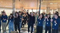 库克亲自为苹果静安店揭幕 中国最高规格苹果店开业