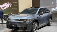 车主礼让救护车后被卡住 零跑官方奖励一辆零跑C10