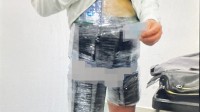 男子身缠62台手机进境 因肚子太大被发现