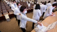 不干了！韩国医科大学教授开始递交辞职书