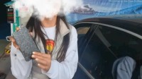女子把手机遗忘车顶掉落高速 找到时已面目全非