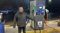 电车司机卡bug薅羊毛：免费充电90多次被抓