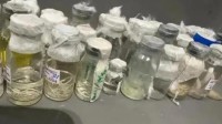 北京机场海关查获57瓶寄生虫 旅客称“用于实验”