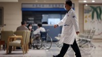 韩国医生“辞职潮”风波持续 急救系统濒临崩溃