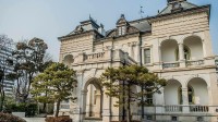 被AI淘汰的专业出现了:百年历史大学官宣不招生