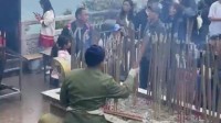 游客花120元上香刚烧就被拔走 网友：难怪许愿总不灵