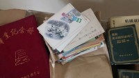 女子将朋友托付纸箱保管27年 如今终于找回了主人