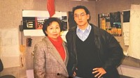 吴彦祖发文纪念母亲：每天都想妈妈