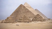 吉萨金字塔群附近地下发现神秘建筑物 疑为墓穴入口