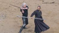 《猎魔人》第四季曝光片场照 “锤弟”苦练剑术