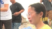 黄家驹墓碑被毁歌迷扫墓痛哭 涉事男子称患自闭症