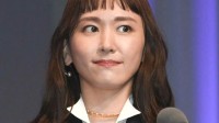 35岁新垣结衣出席活动 被传婚变后现身