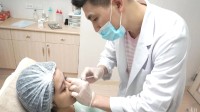 女子打完肉毒素20多天全身没力 医生：肉毒素中毒