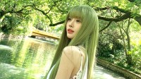 鞠婧祎COS绿发森系精灵：长发飘飘惹人心动