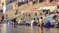 近50℃！高温已致印度211人死亡：居民泡恒河水降温