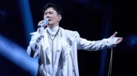 张信哲演唱会活吞蚊子：谢谢山东让我补充蛋白质