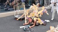 漫展coser模仿科比遇难引争议 当事人道歉但并不诚恳