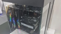 PC厂商展出超强散热方案:机箱变鱼缸 零件全“泡汤”