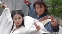 老故事:刘亦菲拍戏滑倒溺水遇险 黄晓明跳瀑布救人
