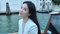 42岁宋慧乔晒近照 黑长直美人气质绝佳