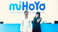 Aimer和米哈游创始人合影：大伟哥笑容满面！