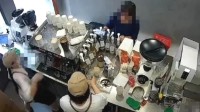 网红咖啡Manner刷屏热搜：泼客人咖啡粉 扇客人耳光