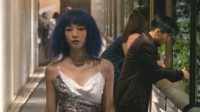《海关战线》刘雅瑟新造型曝光：蓝发美女特工！