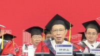 钟南山回应腿脚不便传闻：患有痛风 没有什么大事