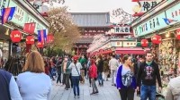中国游客在日本消费新三样 奢侈品、珍珠和药妆