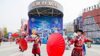 上海迪士尼挤爆 中国本土主题公园冷清:游客忠诚度低 