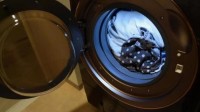 震惊日本的职场霸凌：智障男子被同事塞进洗衣机滚洗