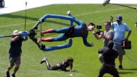 DC《超人》曝光新片场照！男主与替身同框亮相