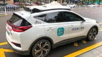 萝卜快跑意外整治变道加塞：网友尊称其“马路判官”