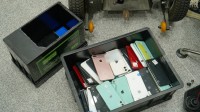 代步变带货：海关查获游客轮椅内藏匿103部手机！