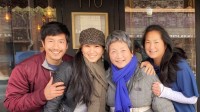 郑佩佩儿子发文悼念母亲：她教我们如何做人