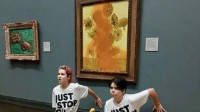 英一环保组织主要成员被判监禁 曾向名画泼洒番茄汤