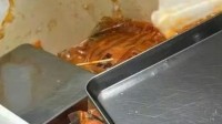 正新鸡排被曝20天不换油 回应：是店铺打扫前的情况