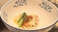 游客吐槽1根油泼面却用超大的碗 网友发现是自助餐厅