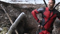 小贱贱晒《死侍3》海量幕后照：金刚狼坟头被挖