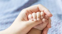 海南一产妇延迟分娩龙凤胎 妹妹比哥哥晚了11天