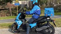 上海一小哥开50万黄牌摩托送外卖？车主：是通勤车