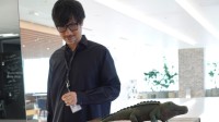 《箱男》电影即将上映 小岛秀夫头戴纸箱宣传电影