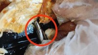 山姆烤鸡被曝吃出子弹状异物 回应：各环节均没问题