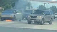 特斯拉Cybertruck再出事故：撞上消防栓后起火