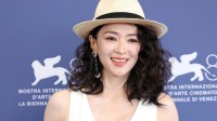 45岁章子怡威尼斯电影节红毯生图 网友：原装脸真牛