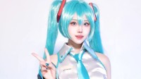 韩妹COS初音未来 丝袜胶衣大展偶像身材