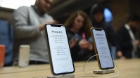 AI不给力！苹果连6年前的iPhone都不敢淘汰了