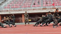 北体大新生拔河5秒拔断绳子 网友：各省武状元之战