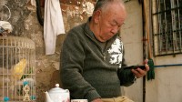 每多刷1小时手机视网膜年龄衰老32天：赶紧闭目养神