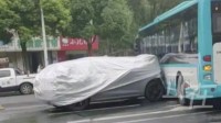 试驾问界M5车祸致顾客受伤 销售曾双手离开方向盘